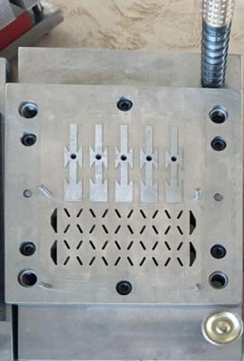 Details of Concertina Blade Wire Machine