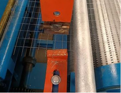 Details of Welded Roll Wire Mesh Making Machine